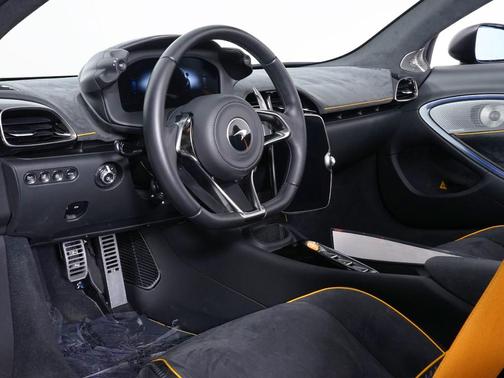 2025 McLaren Artura Performance