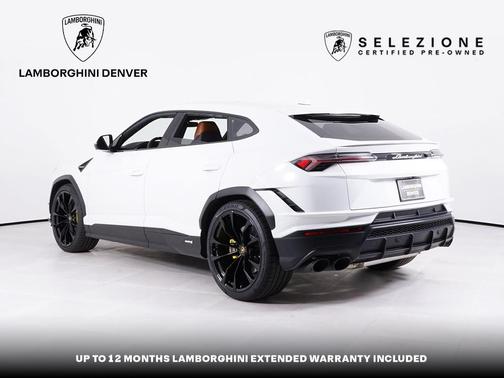 Bianco Icarus Metallic 2023 Lamborghini Urus S