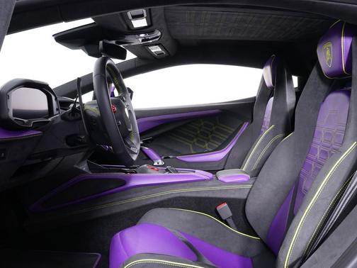 2024 Lamborghini Revuelto Base