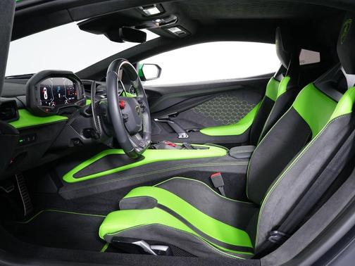 2025 Lamborghini Revuelto Base