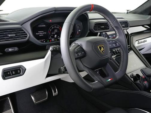 Verde Scandal Metallic 2024 Lamborghini Urus S
