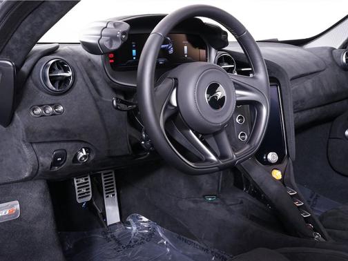 2025 McLaren 750S Base