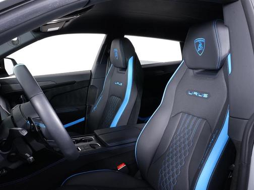 2023 Lamborghini Urus Performante