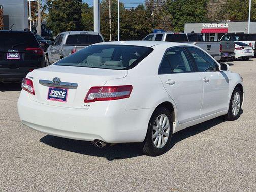 Super White 2010 Toyota Camry XLE