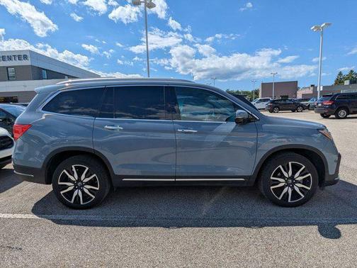 2022 Honda Pilot Touring 8-Passenger