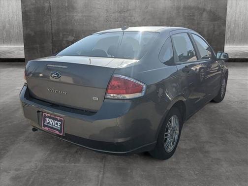 Photo 3 of 16 of 2011 Ford Focus SE