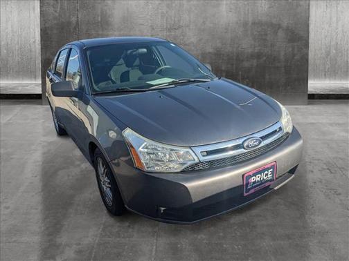 Photo 2 of 16 of 2011 Ford Focus SE