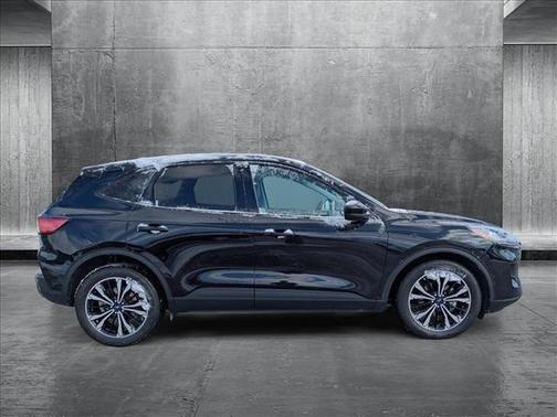 Agate Black Metallic 2022 Ford Escape SE
