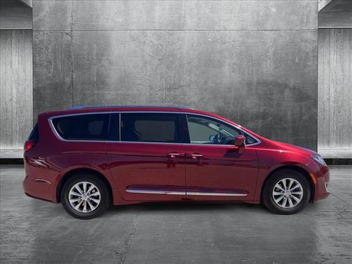 2018 Chrysler Pacifica Touring-L