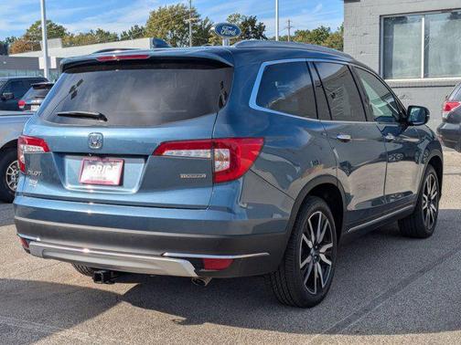 2022 Honda Pilot Touring 8-Passenger