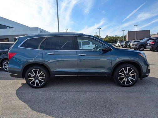2022 Honda Pilot Touring 8-Passenger