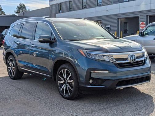 2022 Honda Pilot Touring 8-Passenger
