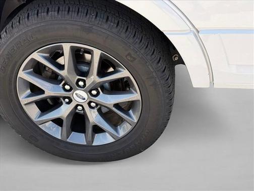 White Platinum Metallic Tri-Coat 2017 Ford Expedition Limited