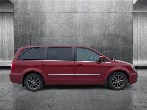 2014 Chrysler Town & Country S
