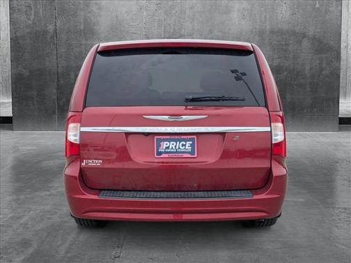 2014 Chrysler Town & Country S