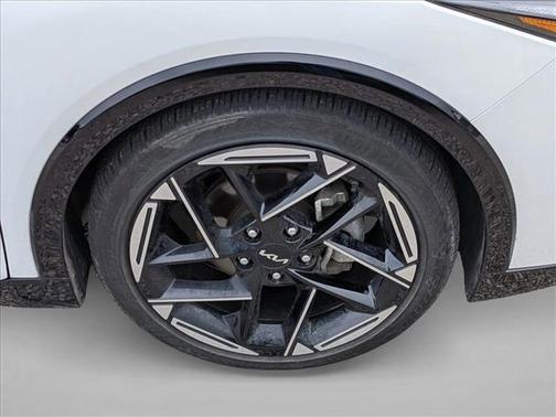 Snow White Pearl 2025 Kia K4 GT-Line