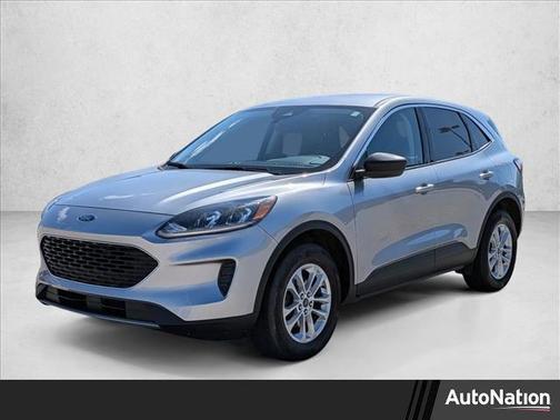 Iconic Silver Metallic 2022 Ford Escape SE