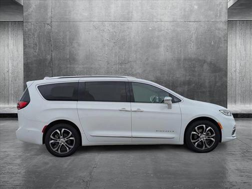 2022 Chrysler Pacifica L
