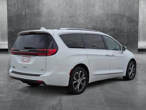 2022 Chrysler Pacifica L