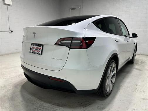 2022 Tesla Model Y Long Range Dual Motor All-Wheel Drive