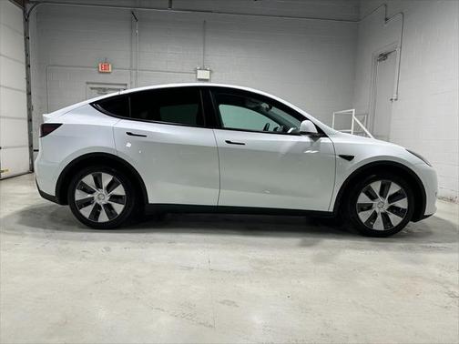 2022 Tesla Model Y Long Range Dual Motor All-Wheel Drive