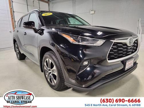 Midnight Black Metallic 2021 Toyota Highlander XLE
