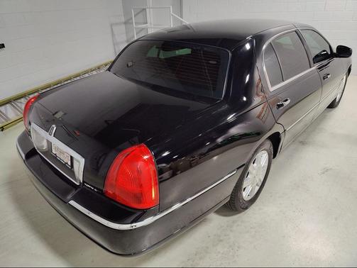 Black 2011 Lincoln Town Car Executive L