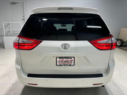 2016 Toyota Sienna XLE Premium