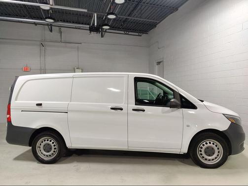 2022 Mercedes-Benz Metris Base