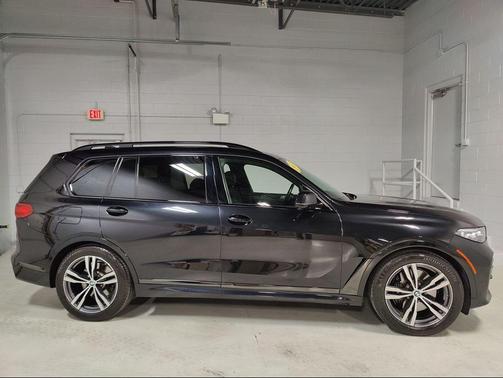 Black Sapphire Metallic 2021 BMW X7 xDrive40i
