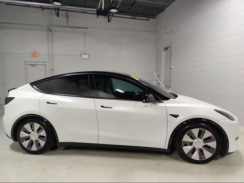 2022 Tesla Model Y Long Range Dual Motor All-Wheel Drive
