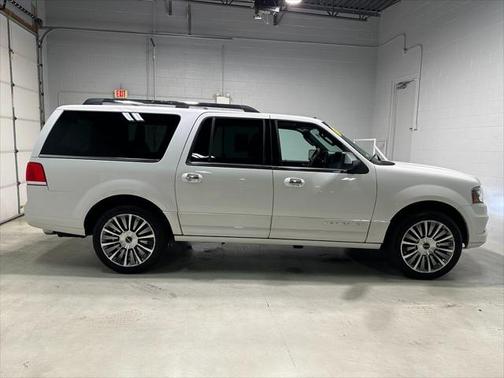 2015 Lincoln Navigator Base