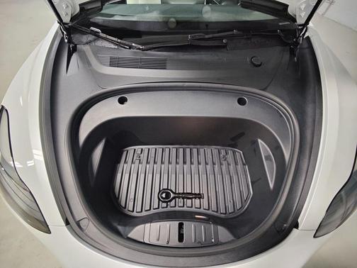 Pearl White Multi-Coat 2023 Tesla Model 3 Standard Range