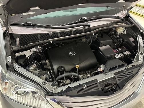Silver Sky Metallic 2017 Toyota Sienna XLE