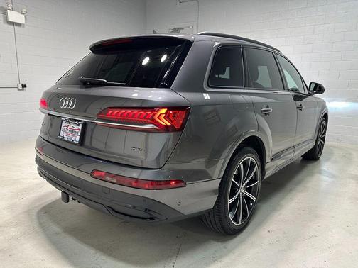 2021 Audi Q7 55 Premium Plus