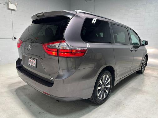 2020 Toyota Sienna XLE Premium