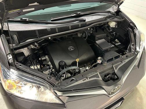 2020 Toyota Sienna XLE Premium