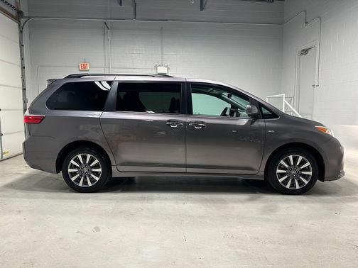 2020 Toyota Sienna XLE Premium