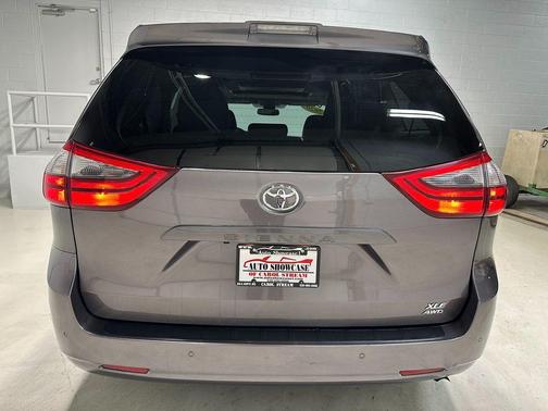 2020 Toyota Sienna XLE Premium