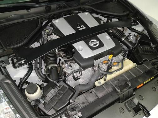 Photo 5 of 35 of 2017 Nissan 370Z Touring