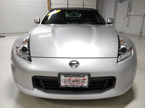 Photo 4 of 35 of 2017 Nissan 370Z Touring