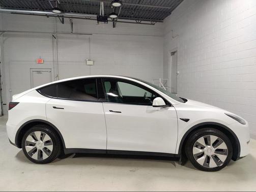 2022 Tesla Model Y Long Range Dual Motor All-Wheel Drive