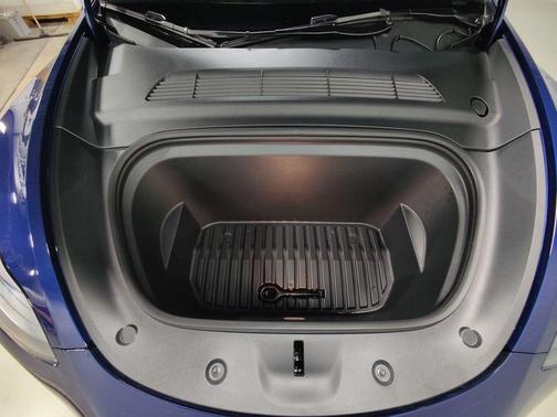 2024 Tesla Model Y Long Range Dual Motor All-Wheel Drive