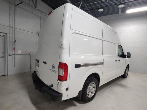Glacier White 2018 Nissan NV Cargo NV2500 HD SV V8