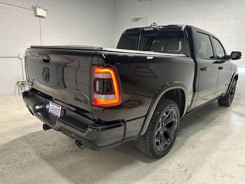 Diamond Black Crystal Pearlcoat 2024 RAM 1500 Limited
