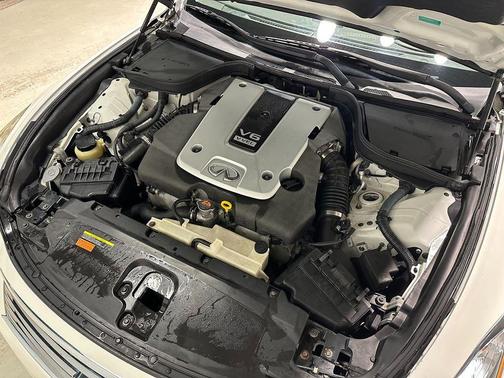 2011 INFINITI G37 Sport