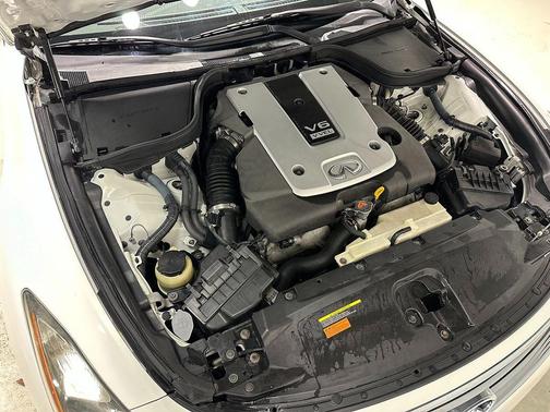 2011 INFINITI G37 Sport