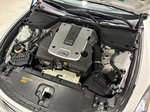 2011 INFINITI G37 Sport