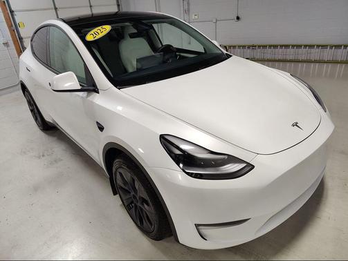 Pearl White Multi-Coat 2025 Tesla Model Y Long Range Dual Motor All-Wheel Drive