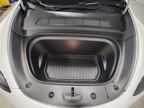 Pearl White Multi-Coat 2025 Tesla Model Y Long Range Dual Motor All-Wheel Drive